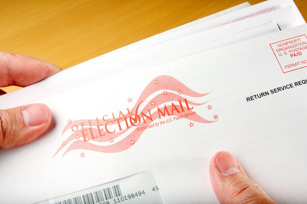 Corte Suprema mantiene bloqueados cambios del Servicio Postal para las boletas por correo antes de las elecciones de 2026