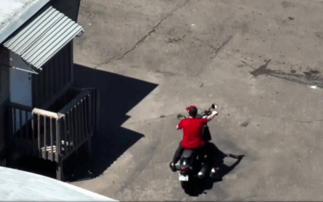 Commerce City: Drone policial permite arresto de delincuente armado con drogas y motocicleta robada