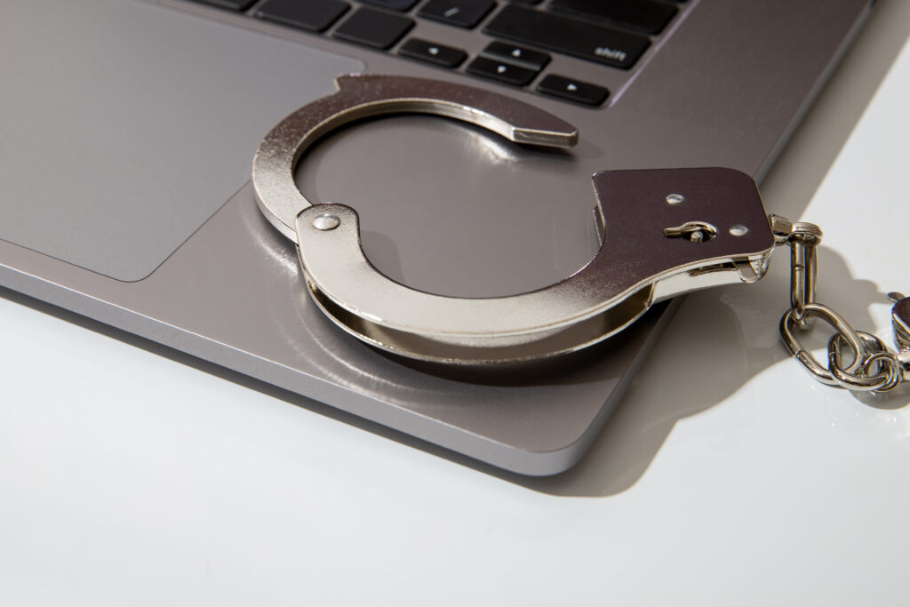 Hombre de 35 años arrestado en Boulder por posesión de material de abuso sexual infantil Hombre de 35 años arrestado en Boulder por posesión de material de abuso sexual infantil