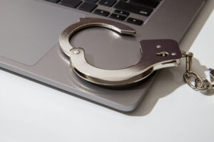 Hombre de 35 años arrestado en Boulder por posesión de material de abuso sexual infantil