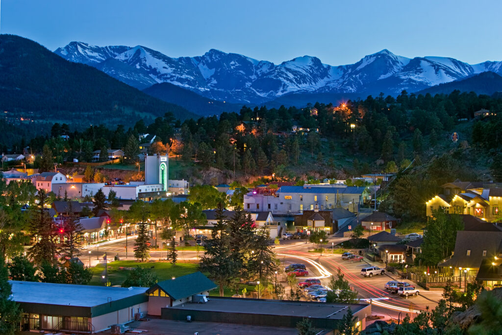 Hombre arrestado por robar espada y provocar incendio en motel durante temporada turística en Estes Park Hombre arrestado por robar espada y provocar incendio en motel durante temporada turística en Estes Park