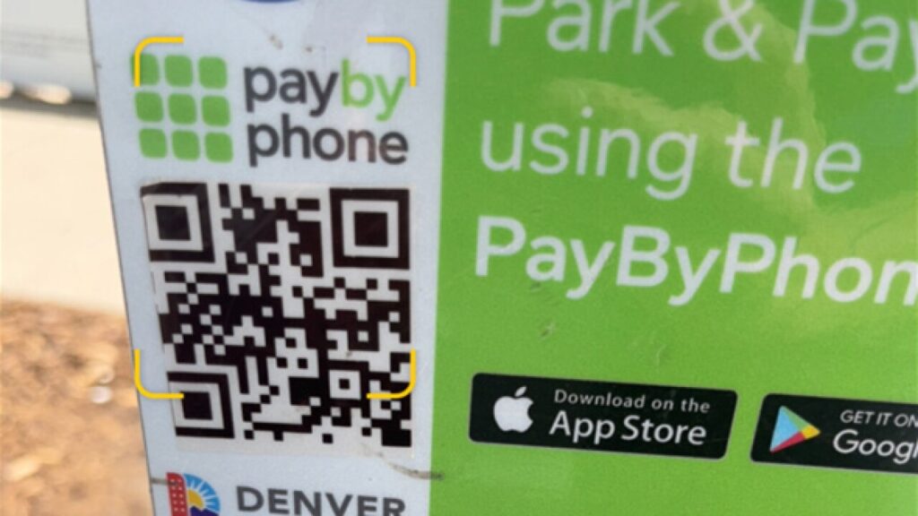 Alerta en Denver: Códigos QR falsos en señales de estacionamiento desvían a sitios de estafa Alerta en Denver: Códigos QR falsos en señales de estacionamiento desvían a sitios de estafa