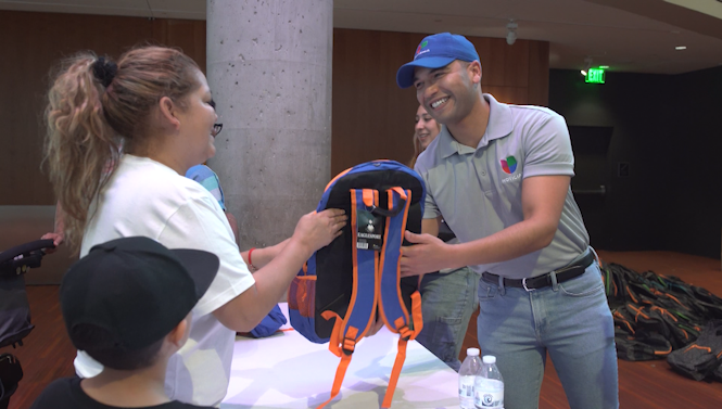 Denver impulsa regreso a clases con Packz 4 Kidz: 3,000 mochilas con útiles escolares gratis para estudiantes de bajos recursos Denver impulsa regreso a clases con Packz 4 Kidz: 3,000 mochilas con útiles escolares gratis para estudiantes de bajos recursos