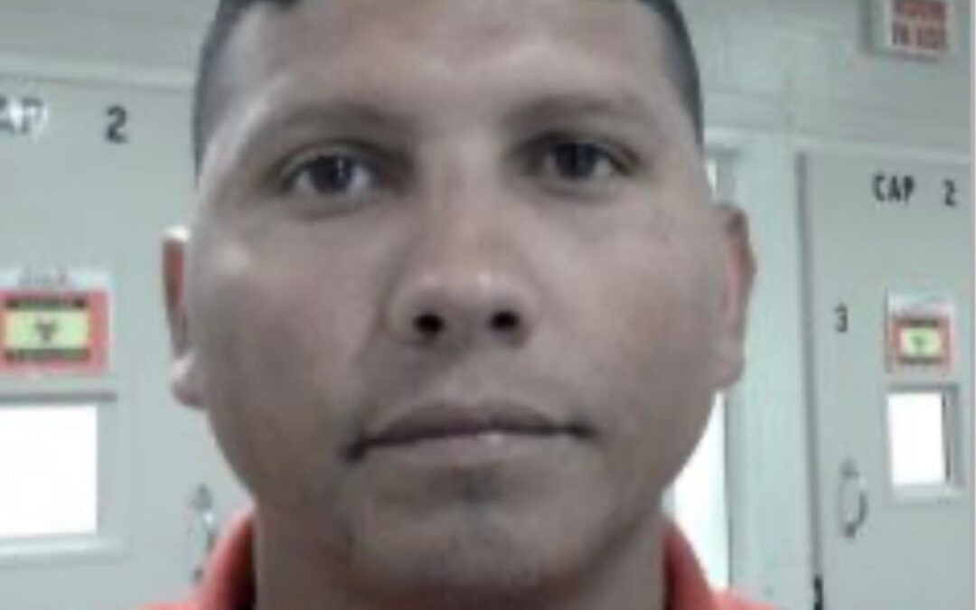 La policía publica foto del sospechoso del tiroteo fatal en Aurora