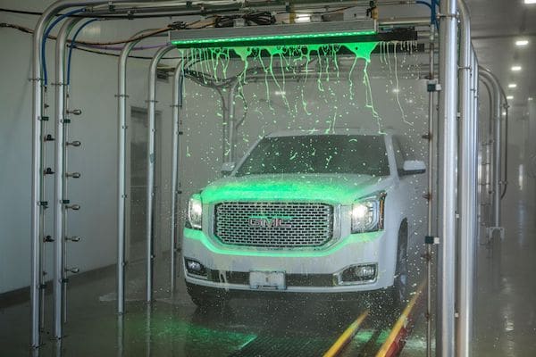 Club Car Wash enfrenta críticas en Colorado tras múltiples denuncias de clientes insatisfechos