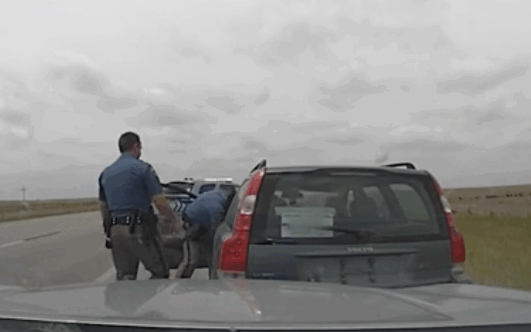 Patrulla Estatal de Colorado rescata a menor de un vehículo conducido por sospechoso en autopista I-70