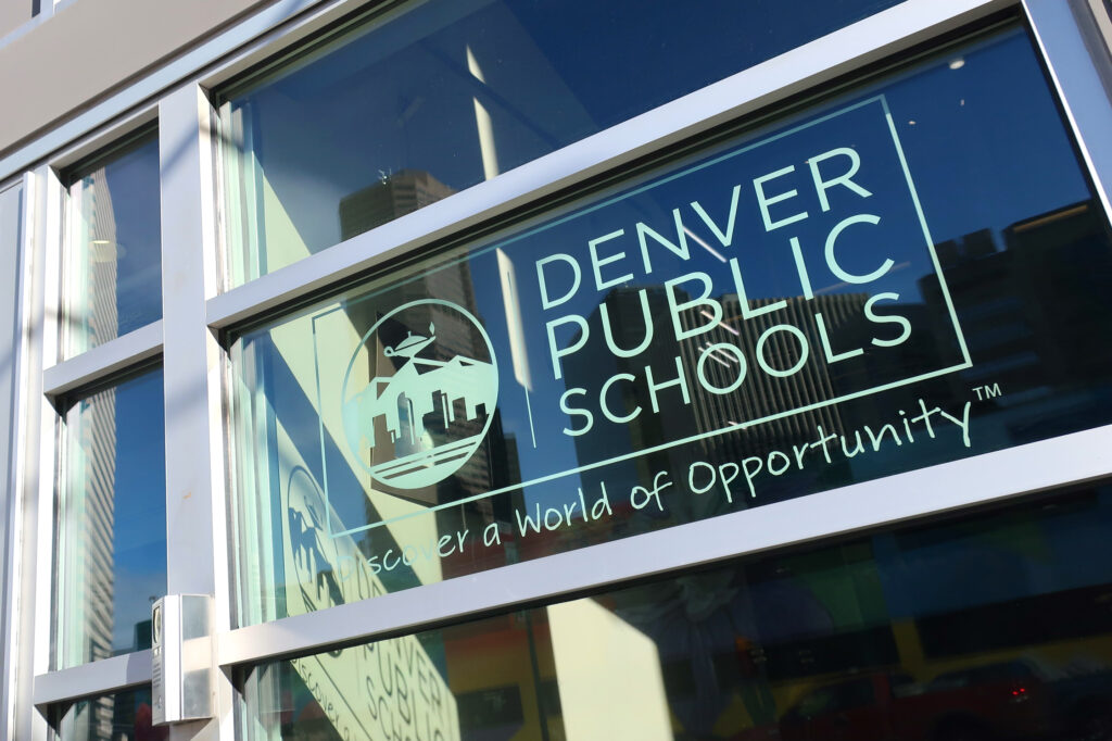 Elección De La Junta Escolar En Denver: Más De Un Millón De Dólares En Juego - Noticias Notivalle Elección De La Junta Escolar En Denver: Más De Un Millón De Dólares En Juego - Noticias Notivalle