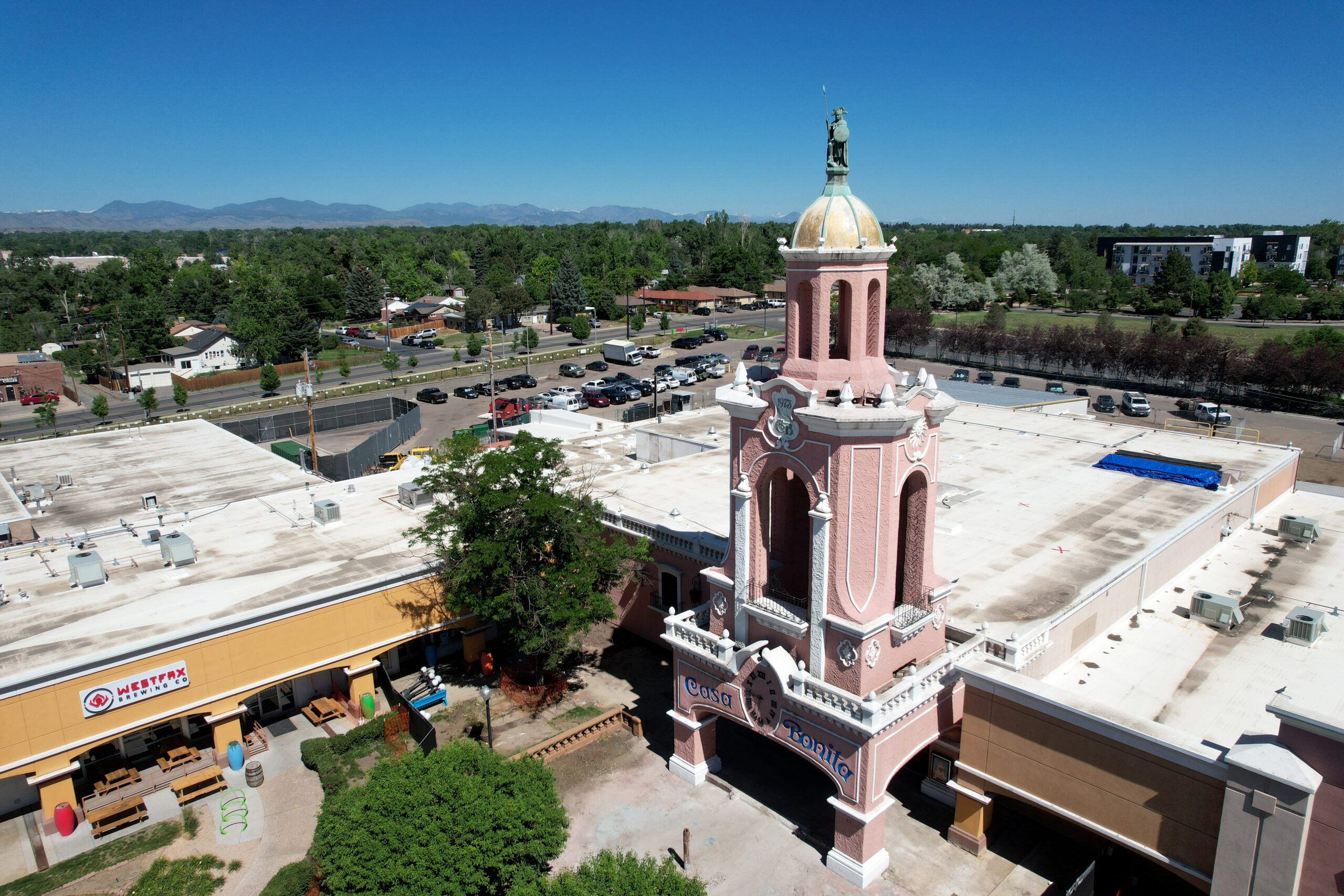 Casa Bonita: Artistas Inician Huelga Laboral Exigiendo Mejoras en Salarios y Condiciones Laborales