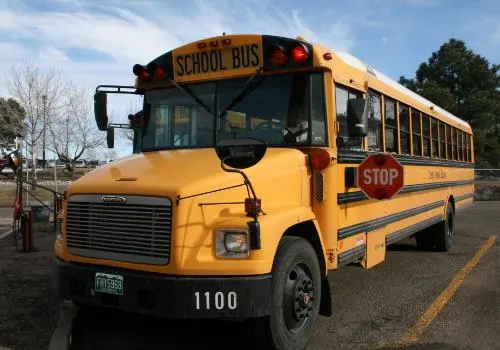 Choque De Autobús Escolar En Denver: Un Llamado A La Seguridad Vial - Noticias Notivalle Choque De Autobús Escolar En Denver: Un Llamado A La Seguridad Vial - Noticias Notivalle