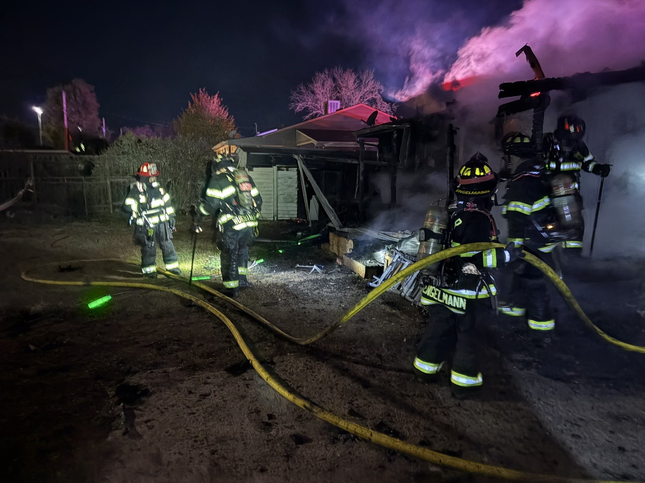 Tragedia en Adams County: Dos Muertos y un Perro en Incendio de Vivienda