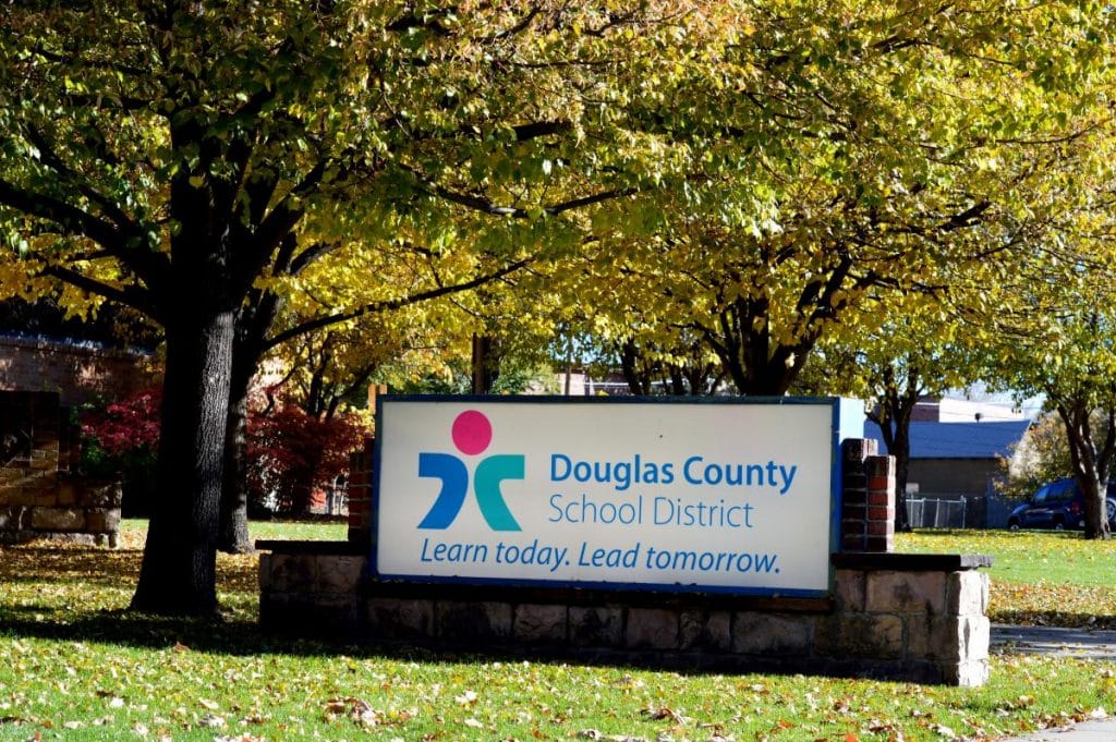 Junta Escolar De Douglas County Busca Aprobar Extensiones De 10 Años Para Escuelas Chárter Antes De La Transición De Poder - Noticias Notivalle Junta Escolar De Douglas County Busca Aprobar Extensiones De 10 Años Para Escuelas Chárter Antes De La Transición De Poder - Noticias Notivalle