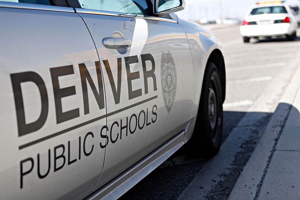 DPS Implementa Nueva Estrategia para Mejorar la Calidad Educativa en Escuelas en Riesgo