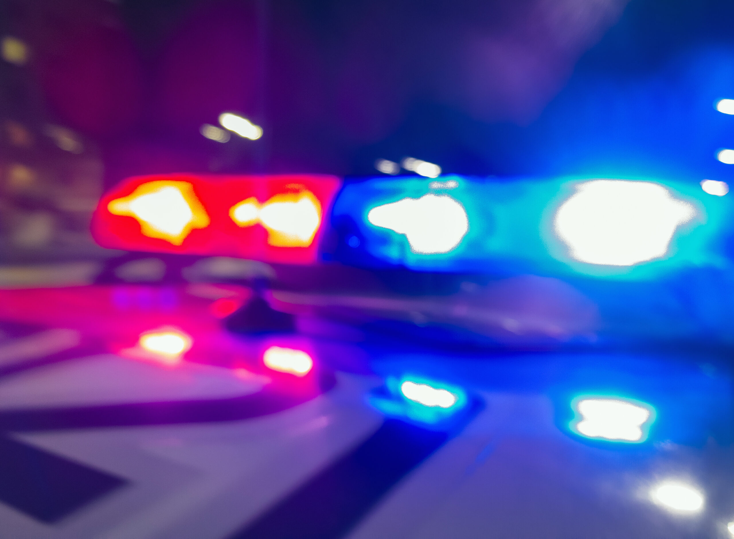 Choque Fatal en Lakewood: Padre e Hijo Arrestados por Carreras Callejeras