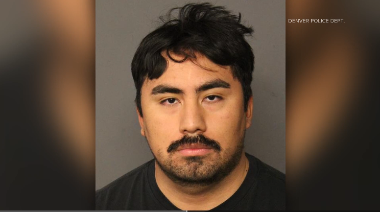 Arrestan a oficial de Denver por presunta agresión sexual y manipulación de evidencias