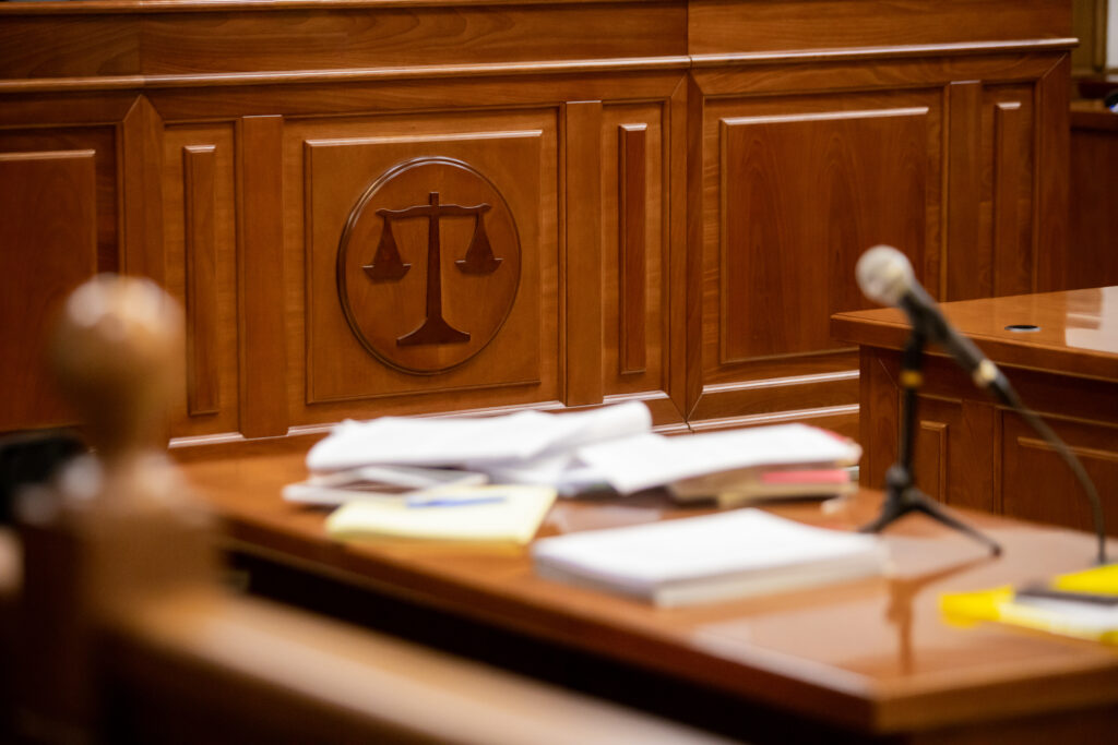 Niños quedan sin abogados en Colorado tras recortes que eliminan $1 millón en asistencia legal