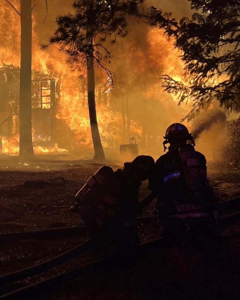 Generador provoca incendio y destruye vivienda en medio de fuertes vientos en Colorado