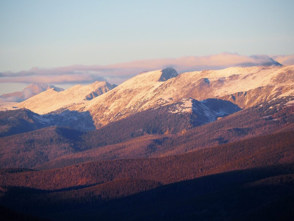 Nieve escasa deja a más de una docena de centros de esquí por debajo de lo normal