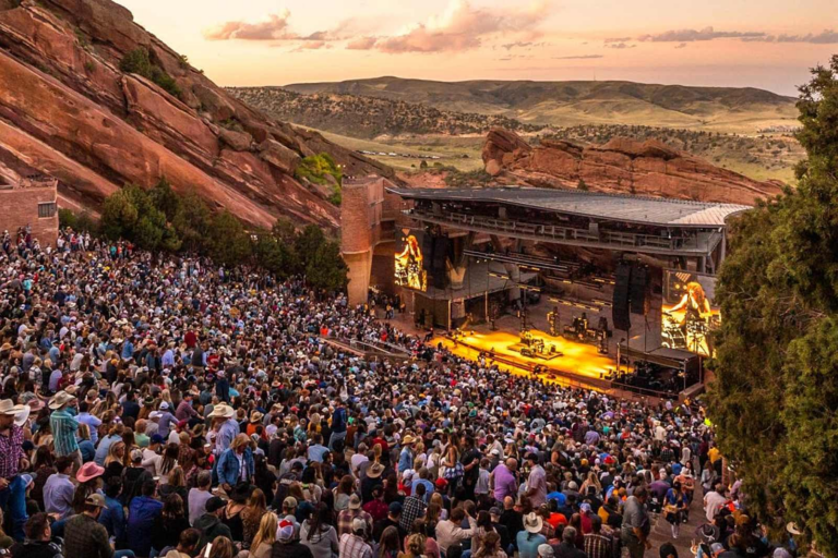 Red Rocks rompe récords de asistencia y se consolida entre los recintos más concurridos de EE.UU. en 2025
