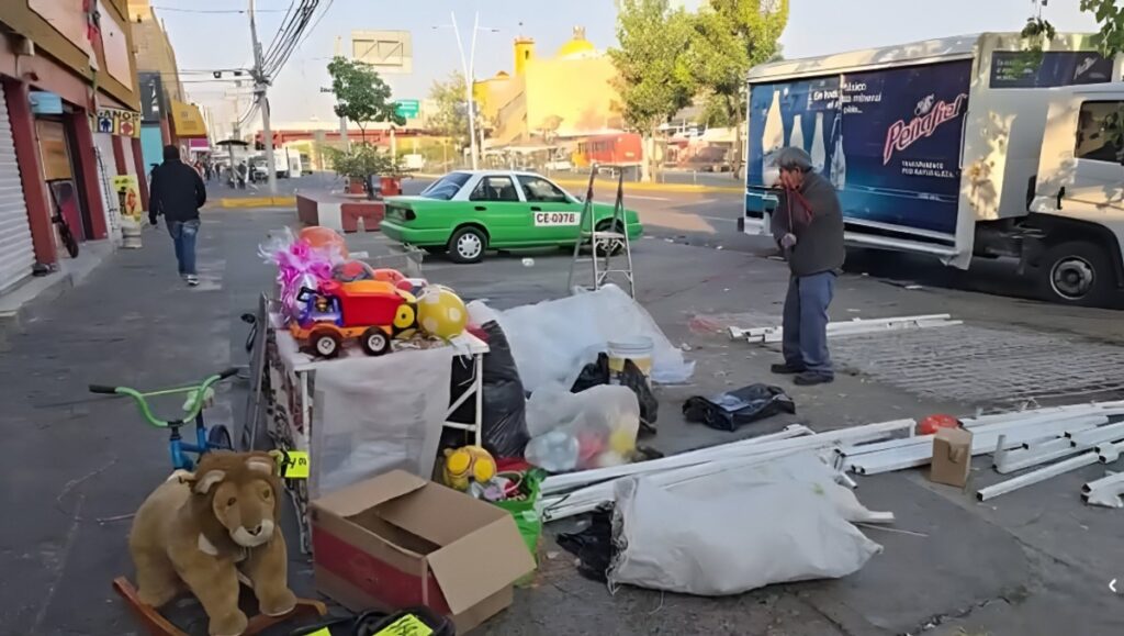 Don Juanito lucha en el mercado de juguetes en Denver: una historia conmovedora