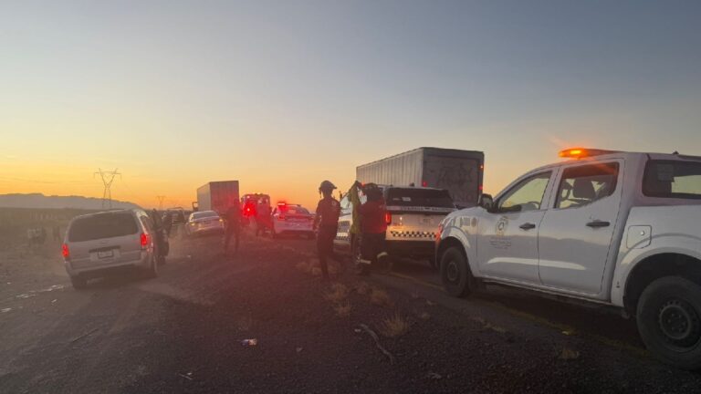 Tragedia en la carretera Torreón-Saltillo: mujer muere en volcadura junto a su hija