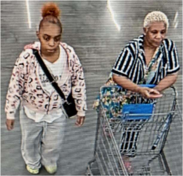 Autoridades buscan a tres mujeres por hurto de miles de dólares en un Walmart del condado de Douglas