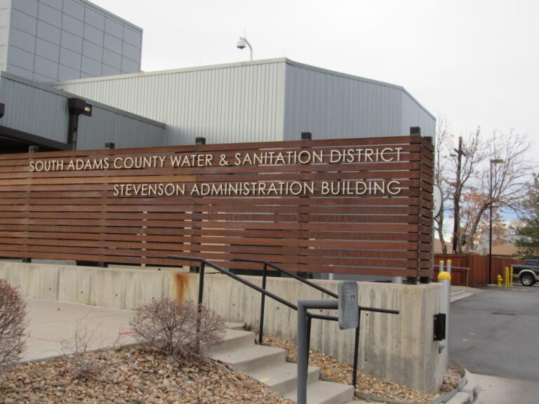 Adams County demanda a Denver por contaminación en suministro de agua