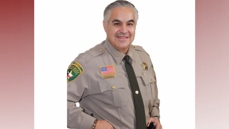 Alguacil del Condado de Webb y su Asistente Enfrentan Cargos Federales por Fraude Durante la Pandemia