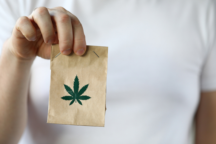 Colorado enfrenta nuevos retiros de Cannabis por moho y pesticidas prohibidos que impactan a cientos de dispensarios