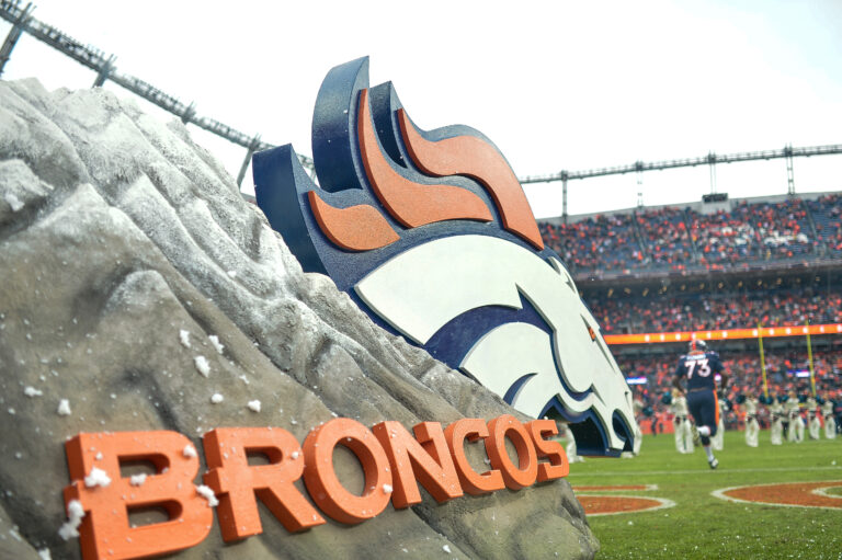 Broncos dejan ir el campeonato de la AFC y la afición busca responsables
