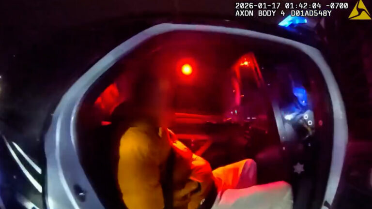 Arrestan a conductor con armas y drogas tras ignorar señales de tránsito en Lone Tree