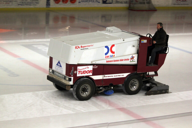 Accidente fatal con Zamboni obliga al cierre temporal de pista de hielo en Fort Collins
