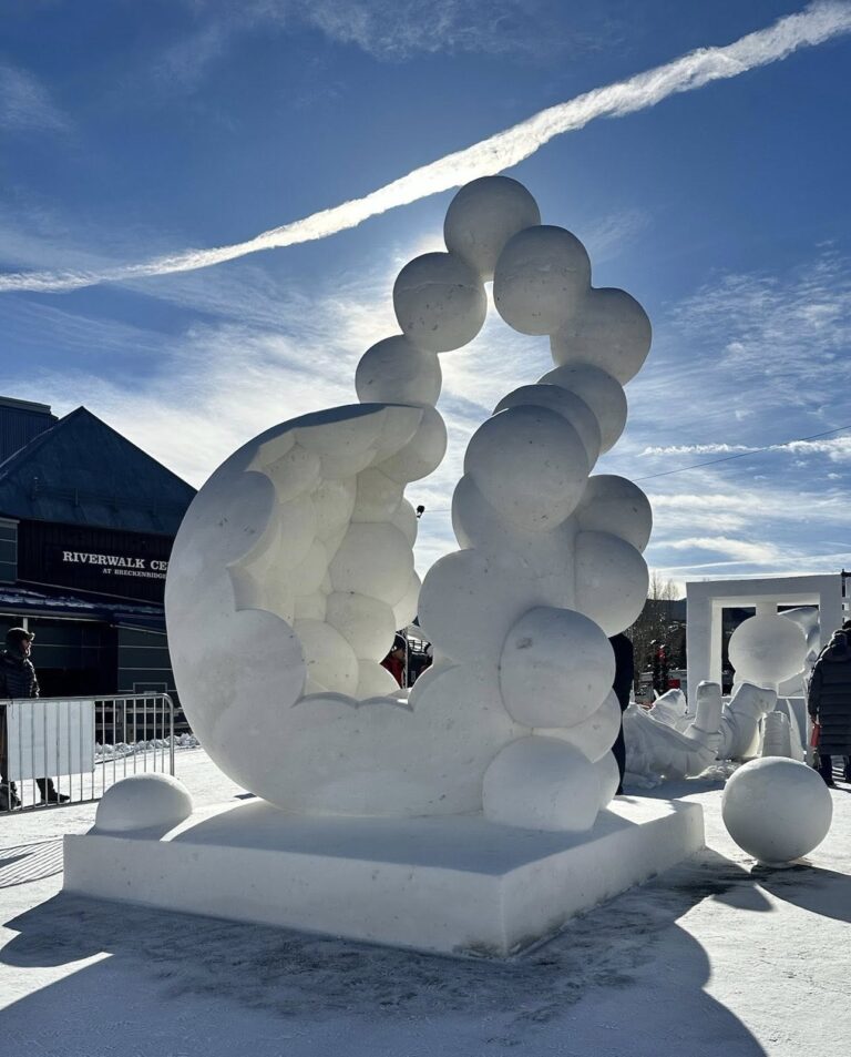 Corea del Sur gana el campeonato de esculturas de nieve en Breckenridge