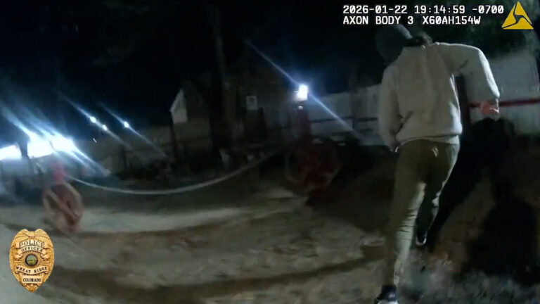 VIDEO: Sospechoso detenido en Colorado ofrece comprar cena a oficiales tras intentar huir de la policía