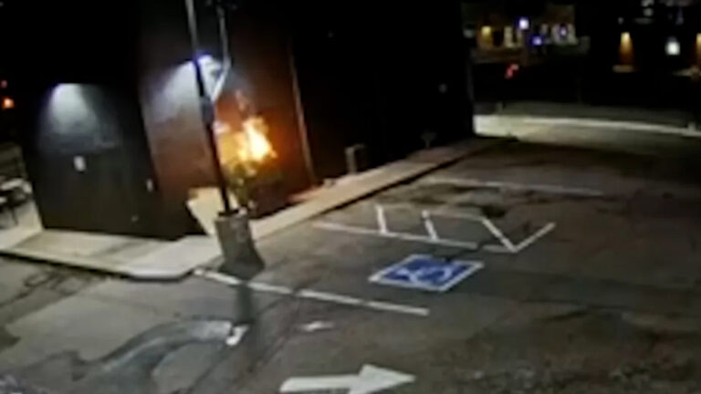 Incendio provocado obliga a negocio de Denver a cerrar temporalmente y reubicarse