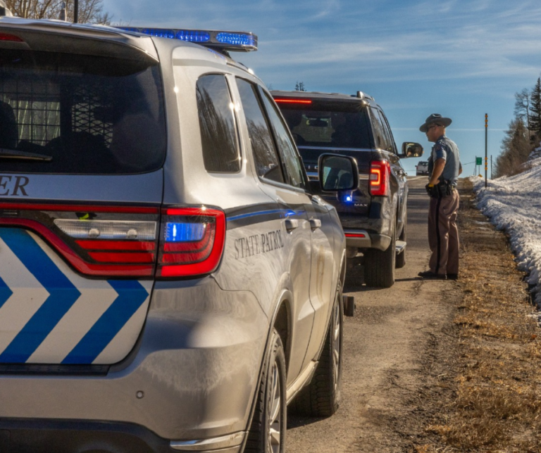 Más de 2,100 multas por no respetar altos y semáforos en Colorado