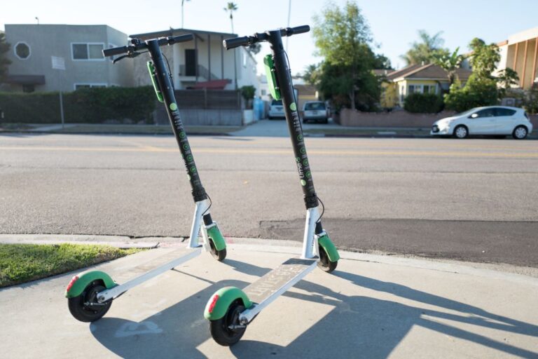 Muertes por e-scooters alcanzan cifra récord en Denver durante 2025