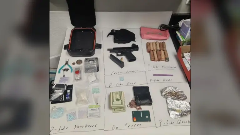 Policía de Broomfield incauta gran cantidad de drogas y arma robada tras arresto en estacionamiento de Walmart
