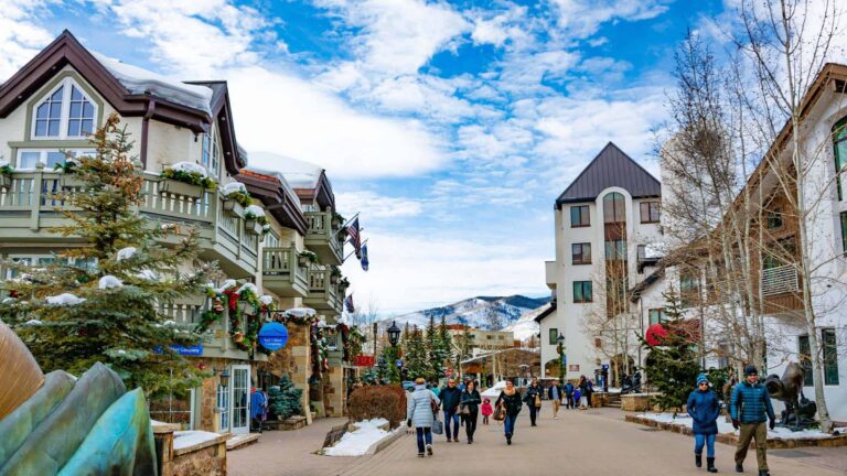 Vail anuncia recortes presupuestarios ante temporada invernal lenta