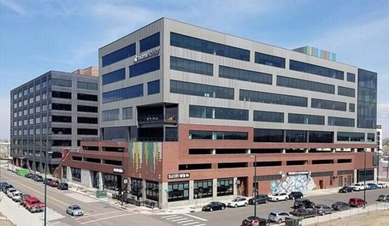 Empresa tecnológica de Denver recorta 350 empleos y apuesta por eficiencia con inteligencia artificial
