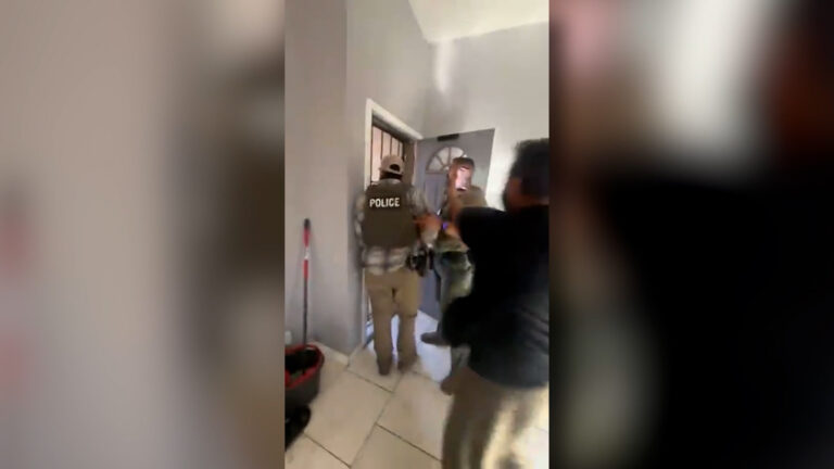 Familia en San Antonio denuncia operativo violento de supuestos agentes federales sin orden judicial
