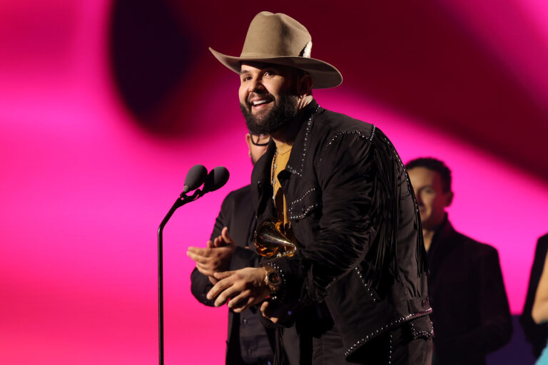 Carín León confirma concierto en Denver como parte de su gira Norteamérica 2026