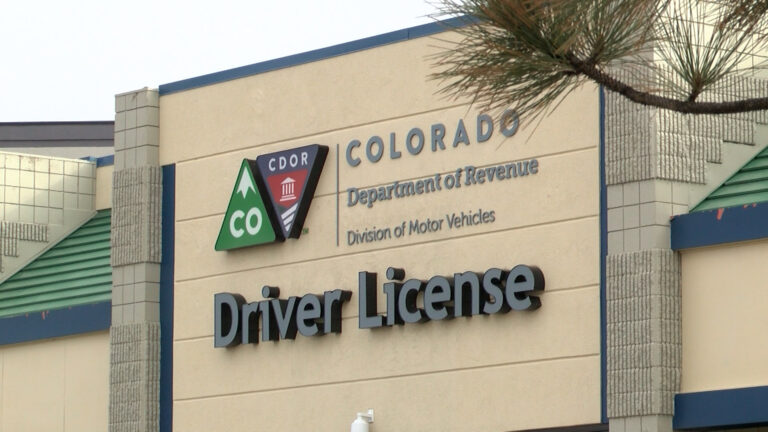 DMV de Colorado suspenderá temporalmente servicios por actualización digital