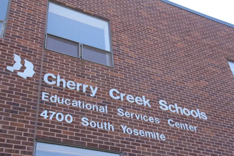 Escuelas Cherry Creek colocan en licencia administrativa a superintendente adjunto