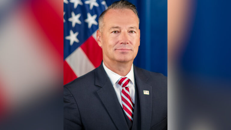 ICE señala presunta filtración sobre redada en Aurora y agencias locales rechazan acusación
