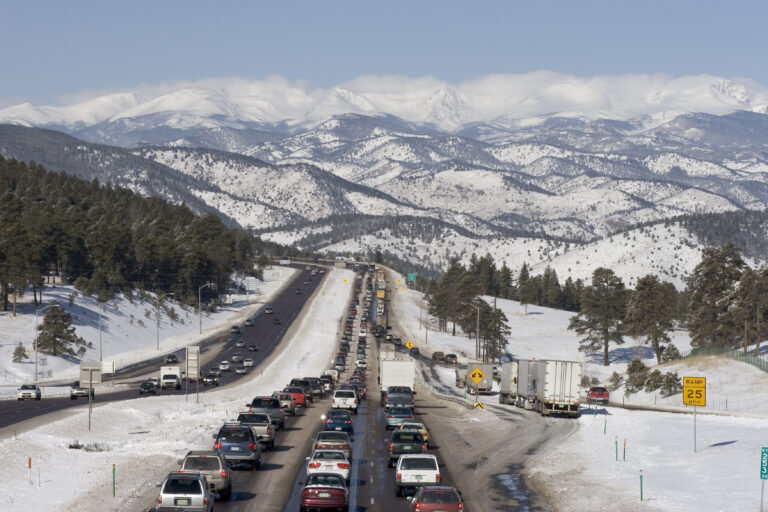 Resorts de Colorado invierten millones en nieve artificial y refuerzan venta anticipada de pases