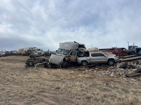 Accidente masivo en la I-25 en Pueblo deja 4 muertos y cierra la autopista en ambos sentidos
