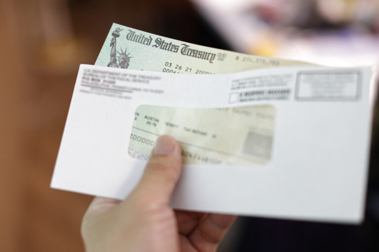 IRS advierte errores comunes que podrían retrasar tu reembolso este año