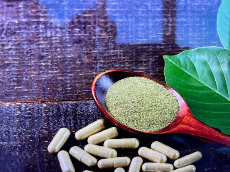 Legisladores de Kansas Consideran Clasificar el Kratom como Droga de Nivel 1