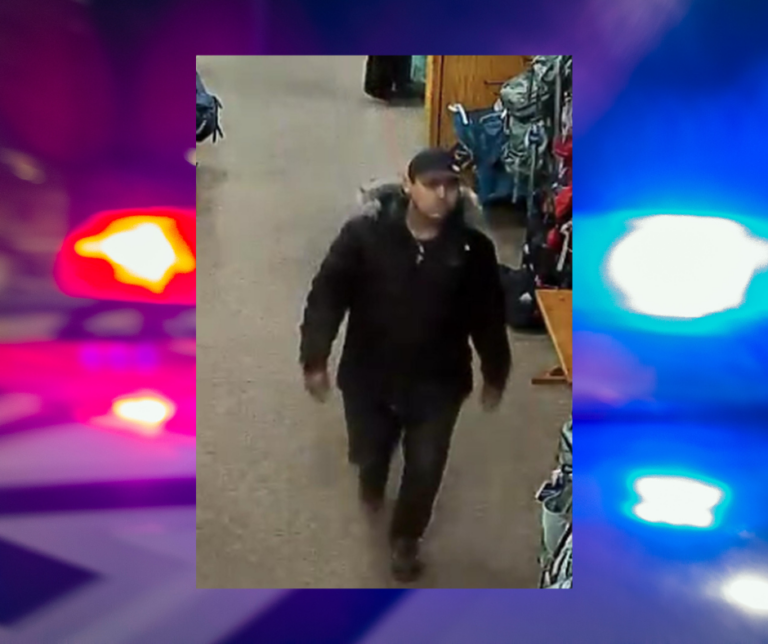 Buscan a sospechoso de robar $1,000 en mercancía de tienda en Broomfield