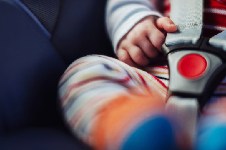 Aumentan las lesiones infantiles por uso incorrecto de asientos y cinturones de seguridad en Colorado